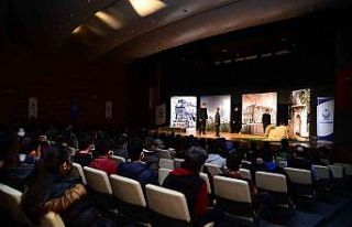 “Feda” tiyatro oyunu Kahramankazan’da öğrencilerle...