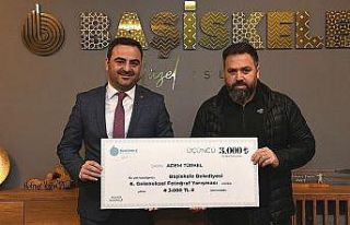 Fotoğraf yarışmasında derece alanlara ödülleri...