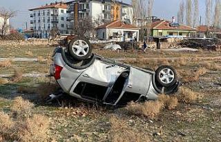 Gaz ve fren pedalına sıkışan paspas kazaya neden...