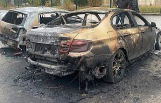 Gaziantep’te lüks araçlar kundaklandı
