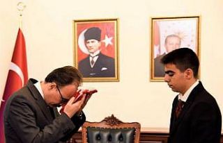 Gaziantep’ten gelen emaneti onurla teslim aldı