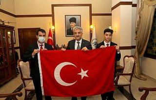 Gaziantep’ten gönderilen bayrak ve toprak Erzincan’da...