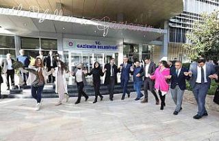 Gaziemir’de memurların toplu sözleşme sevinci