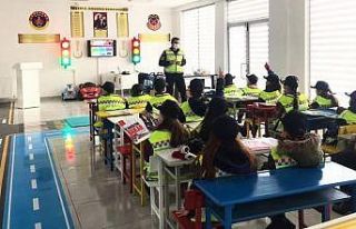 Geleceğin sürücülerine trafik eğitimi