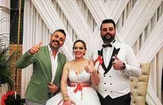 Gelin ve damada arkadaşından uçak bileti