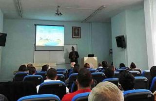 Genç fizikçiler “Atmosfer ve Evren” konulu seminerde...