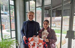 Genç hentbolcu Merve Akpınar’a ödül