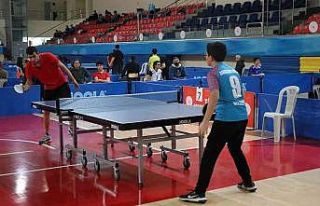 Genç raketler okullar arası il birinciliği için...