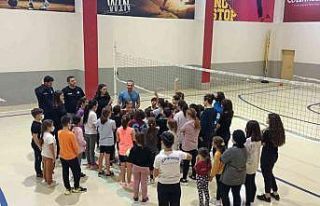 Gençleri sanal dünyadan gerçek hayata çeken proje