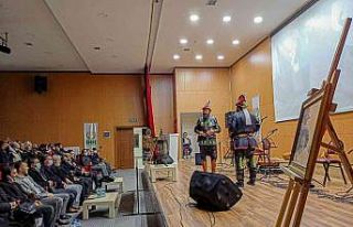 ‘Gençlik Buluşması’nda Hacivat-Karagöz gösterisi