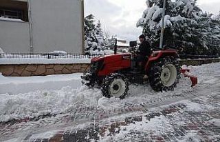 Gökçebey`de kar temizleme ve tuzlama çalışmaları...