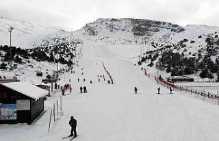 Göl manzaralı Ergan Dağı’nda kayak sezonu başladı