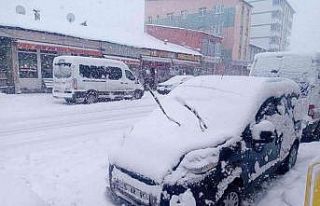 Göle beyaz gelinliğini giydi