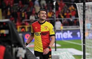 Göztepe’de 4 futbolcu kart sınırında