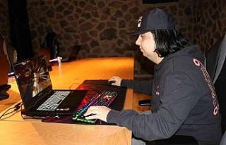 Günde 9 saat çalışarak tarihin ilk Espor Dünya...