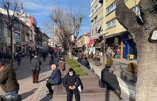 Güneşli havayı gören Eskişehirliler soluğu sokakta...