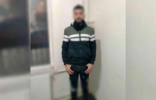 Güvenlik kamerası kayıt cihazını çalan hırsızları...