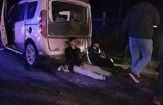 Hafif ticari araç ile otomobil çarpıştı: 7 yaralı