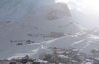 Hakkari’de 105 yerleşim yeri ulaşıma kapandı