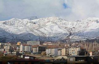 Hakkari’nin Merzan mahallesine mevsimin ilk karı...