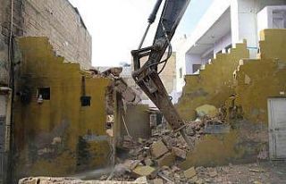 Haliliye’de riskli ve metruk yapıları yıkıyor