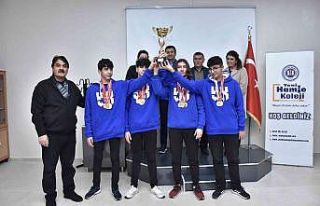 Hamle sporcuları yüzmede hamle yaptı