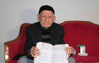 Harcamalarını günlüğüne yazıyor