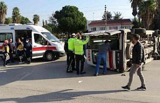 Hasta taşıyan ambulans ile hafif ticari araç çarpıştı:...