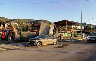 Hastaneye yetişmek isterken kazaya karıştı