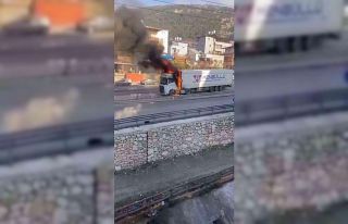 Hatay’da alev alan tır kullanılamaz hale geldi