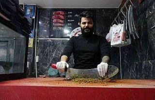 Hataylı kasap 1 dakikada kağıt kebabı hazırlıyor