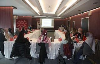 Hayat Hastanesi Gebe Okulu anne adaylarının yanında