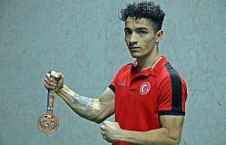 Hem okudu hem çalıştı, hiç destek almadan gittiği...