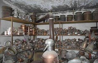 Her gün binlerce çekiç darbesiyle krom ve çeliğe...