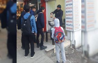 Her sabah vatandaşlara çorba ikram ediyor