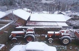 Hisarcık’ın iki köyüne mevsimin ilk karı yağdı