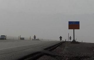 Iğdır-Doğubayazıt karayolunda fırtına sürücülere...