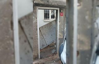 İkamet bahçesinin demir kapısı çalınarak götürüldü