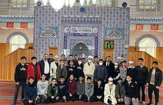 İmam Hatip Lisesi öğrencileri camide cemaatle buluştu