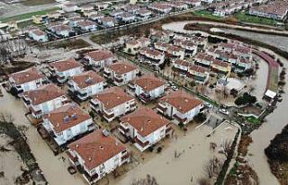 İnanılmaz görüntüler, evler sel sularına gömüldü