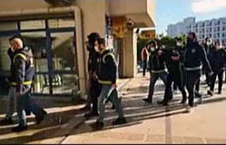 İngiliz bankalarını 32 milyon lira dolandırdılar