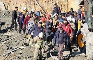 İnşaat halindeki tek katlı yapı çöktü: 1 işçi...