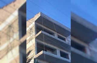 İnşaat işçisi elektrik akımına kapılarak yaralandı