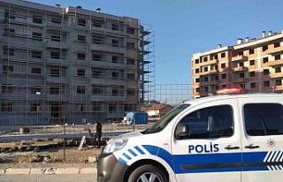 İnşaatta asansör boşluğuna düşen bekçi hayatını...