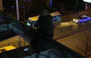 İntihar etmek için çıktığı köprüden alkışlarla...