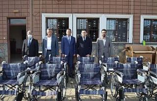İş adamından engellilere tekerlekli sandalye