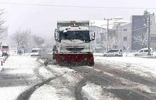 Isparta’da karla mücadelede 24 saat mesai
