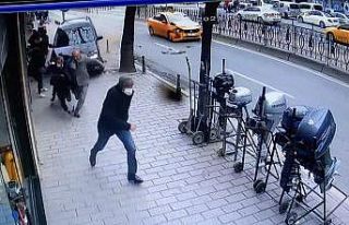 İstanbul’un göbeğinde dehşet anları: Araç...