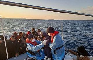 İzmir açıklarında 102 düzensiz göçmen kurtarıldı