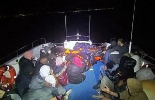 İzmir açıklarında 26 göçmen kurtarıldı